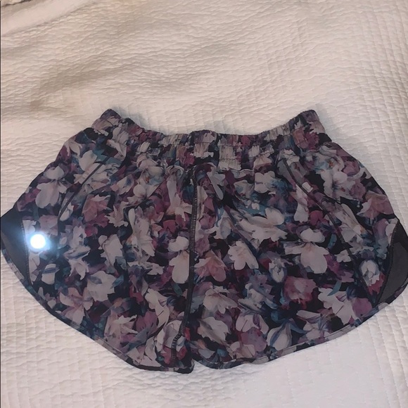 lulu floral shorts!! - Picture 2 of 2